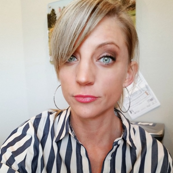 Meet your Posher, April - Picture 3 of 8